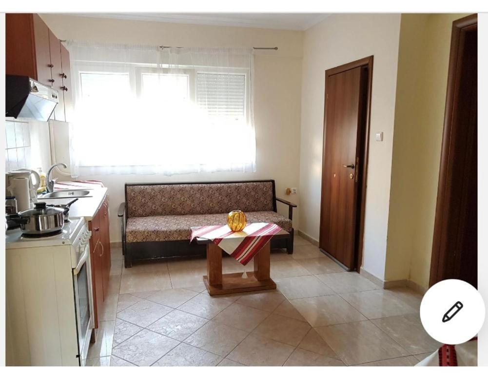 Xronis 1 Apartment เนอา มิคานิโอนา ภายนอก รูปภาพ